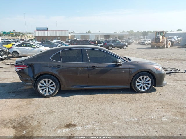 Продаж на аукціоні авто 2018 Toyota Camry Le, vin: 4T1B11HK5JU104684, номер лоту: 45987017