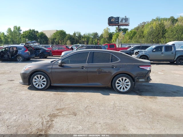 Продаж на аукціоні авто 2018 Toyota Camry Le, vin: 4T1B11HK5JU104684, номер лоту: 45987017