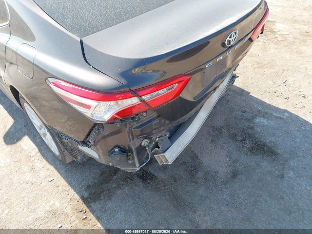 Продаж на аукціоні авто 2018 Toyota Camry Le, vin: 4T1B11HK5JU104684, номер лоту: 45987017