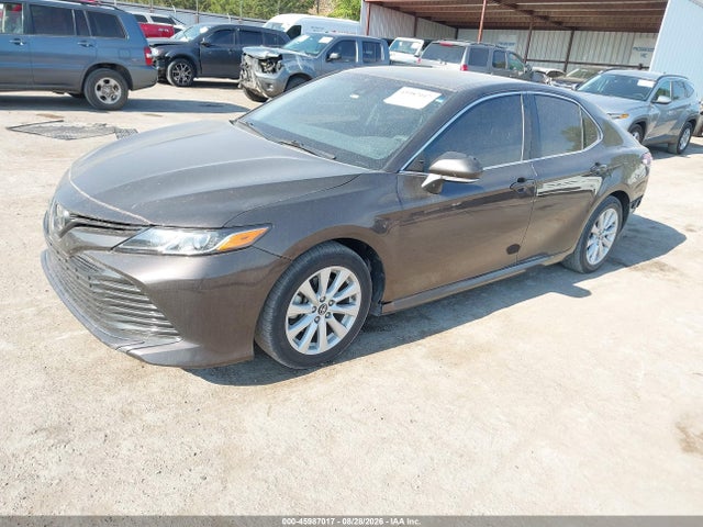 Продаж на аукціоні авто 2018 Toyota Camry Le, vin: 4T1B11HK5JU104684, номер лоту: 45987017