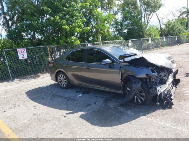 Продажа на аукционе авто 2020 Toyota Camry Le, vin: 4T1C11AK1LU990598, номер лота: 45987333