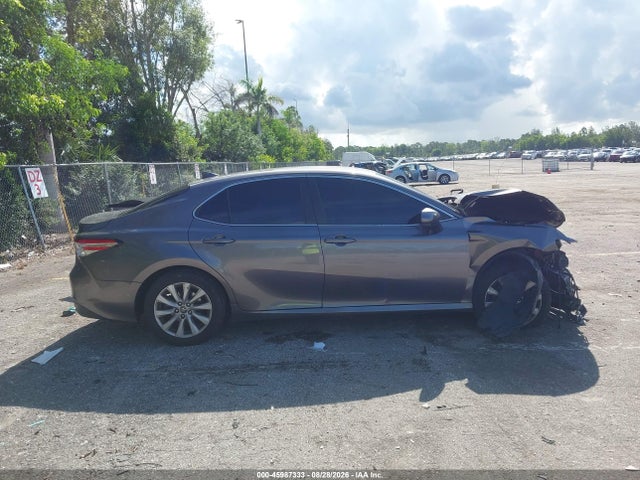 45987333 :رقم المزاد ، 4T1C11AK1LU990598 vin ، 2020 Toyota Camry Le مزاد بيع