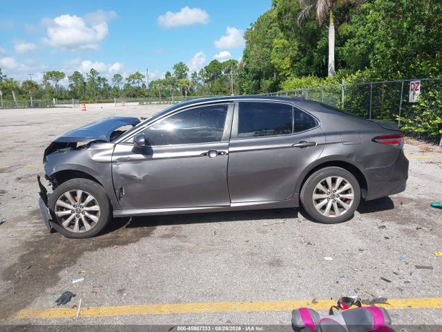 45987333 :رقم المزاد ، 4T1C11AK1LU990598 vin ، 2020 Toyota Camry Le مزاد بيع