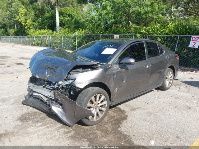 45987333 :رقم المزاد ، 4T1C11AK1LU990598 vin ، 2020 Toyota Camry Le مزاد بيع