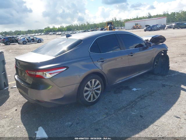 45987333 :رقم المزاد ، 4T1C11AK1LU990598 vin ، 2020 Toyota Camry Le مزاد بيع
