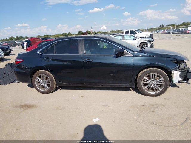 45987423 :رقم المزاد ، 4T1BF1FK7FU028641 vin ، 2015 Toyota Camry Se مزاد بيع