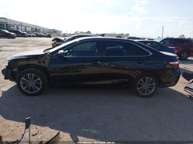 45987423 :رقم المزاد ، 4T1BF1FK7FU028641 vin ، 2015 Toyota Camry Se مزاد بيع