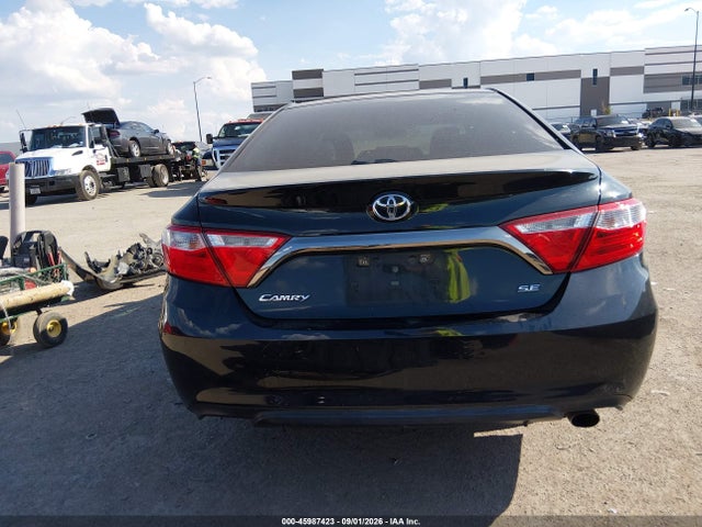 45987423 :رقم المزاد ، 4T1BF1FK7FU028641 vin ، 2015 Toyota Camry Se مزاد بيع