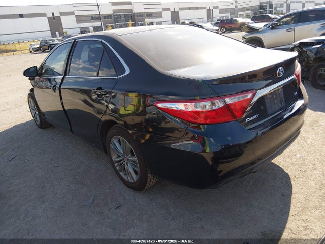 45987423 :رقم المزاد ، 4T1BF1FK7FU028641 vin ، 2015 Toyota Camry Se مزاد بيع