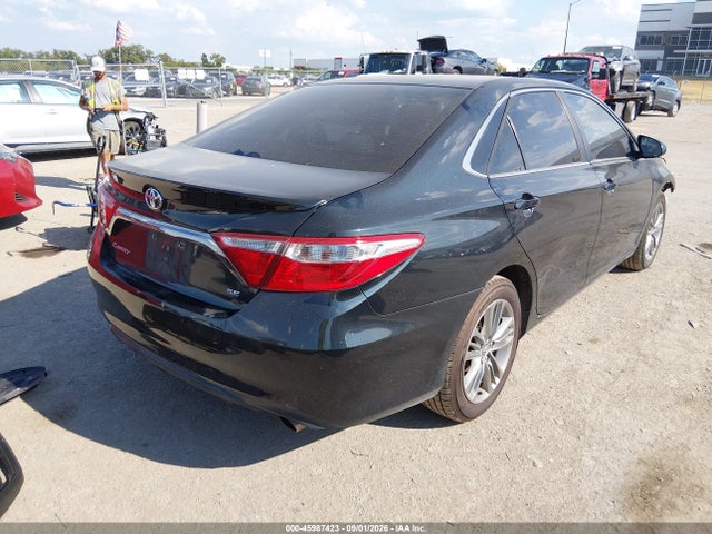 45987423 :رقم المزاد ، 4T1BF1FK7FU028641 vin ، 2015 Toyota Camry Se مزاد بيع
