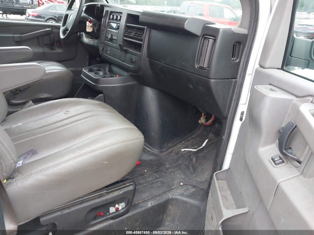 Chevrolet Express 2500 Work Van 2017 1GCWGAFF2H1299293 Image 5