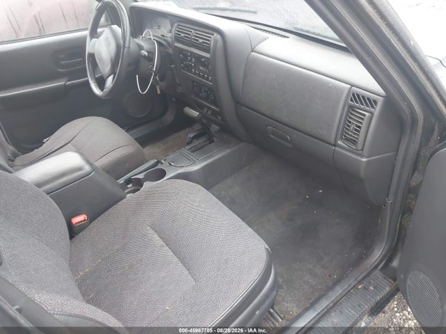 45987705 :رقم المزاد ، 1J4FF58S9YL157087 vin ، 2000 Jeep Cherokee Classic مزاد بيع