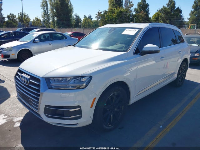 Audi Q7 3.0t Premium 2018 WA1LAAF79JD041039 Image 2