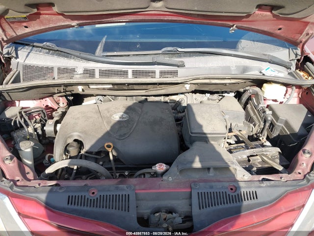 5TDKZ3DC7HS795853 Toyota Sienna Le 8 Passenger