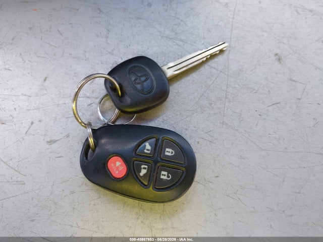 5TDKZ3DC7HS795853 Toyota Sienna Le 8 Passenger