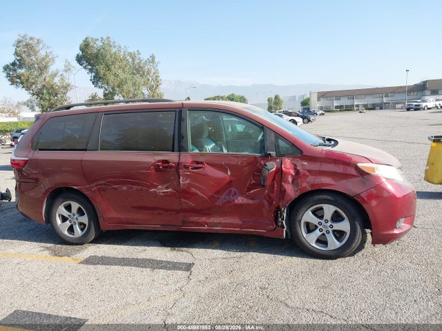 5TDKZ3DC7HS795853 Toyota Sienna Le 8 Passenger
