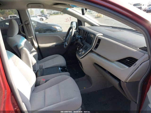 5TDKZ3DC7HS795853 Toyota Sienna Le 8 Passenger