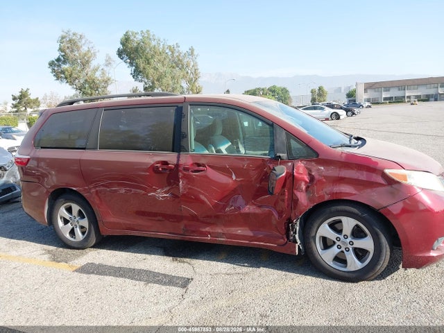 5TDKZ3DC7HS795853 Toyota Sienna Le 8 Passenger