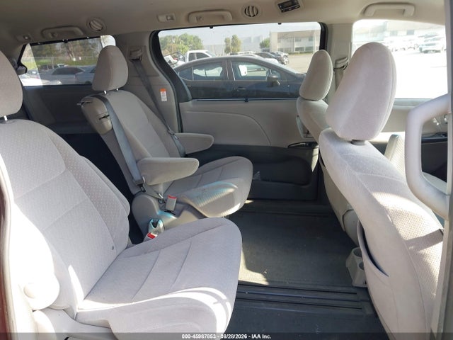 5TDKZ3DC7HS795853 Toyota Sienna Le 8 Passenger