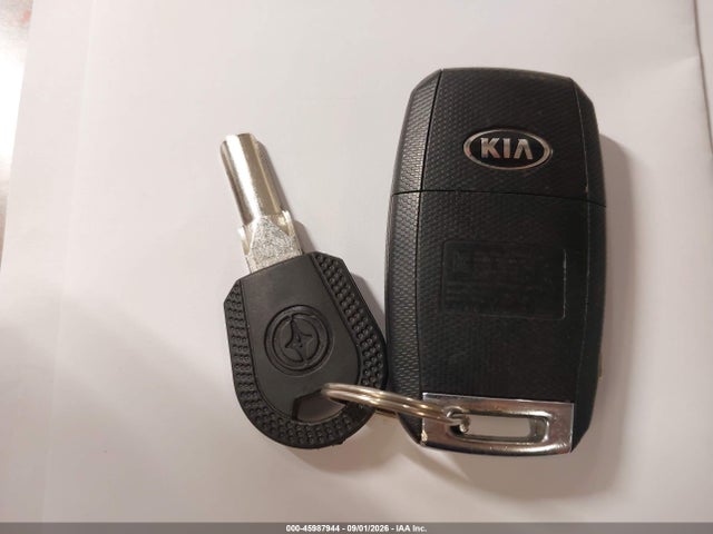 5XYPG4A32HG244670 KIA Sorento 2.4l Lx