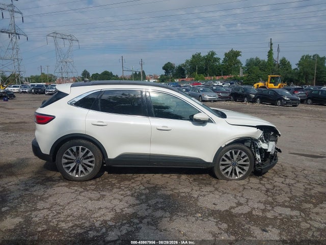 1FMCU9J98LUC73277 Ford Escape Titanium