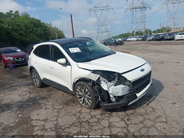 1FMCU9J98LUC73277 Ford Escape Titanium