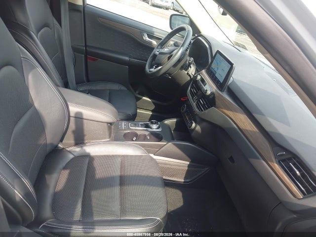 1FMCU9J98LUC73277 Ford Escape Titanium