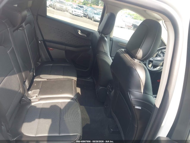 1FMCU9J98LUC73277 Ford Escape Titanium