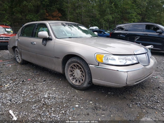 Aukcja sprzedaży 2000 Lincoln Town Car Signature, vin: 1LNHM82W9YY794805, numer aukcji: 45988418