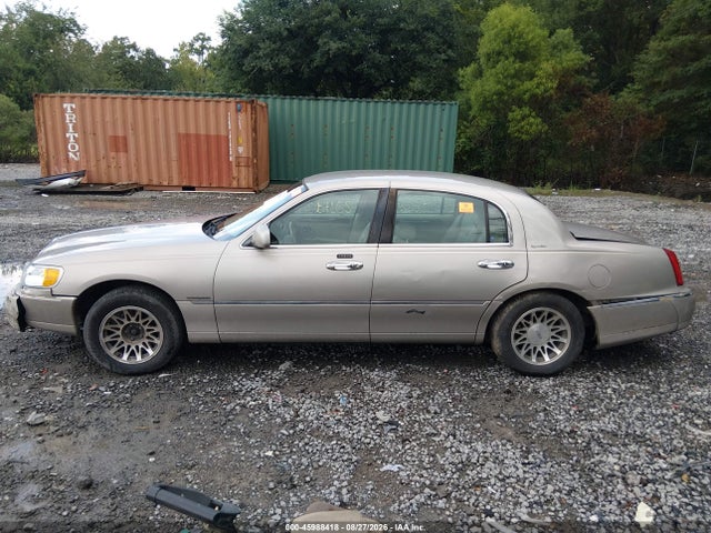 Aukcja sprzedaży 2000 Lincoln Town Car Signature, vin: 1LNHM82W9YY794805, numer aukcji: 45988418