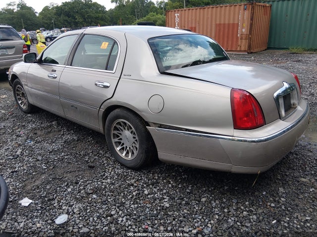 Aukcja sprzedaży 2000 Lincoln Town Car Signature, vin: 1LNHM82W9YY794805, numer aukcji: 45988418