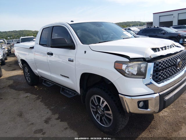 Продажа на аукционе авто 2018 Toyota Tundra Sr5 5.7l V8, vin: 5TFUW5F1XJX707127, номер лота: 45988910