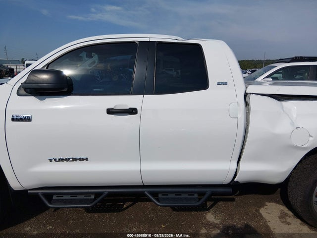 Продажа на аукционе авто 2018 Toyota Tundra Sr5 5.7l V8, vin: 5TFUW5F1XJX707127, номер лота: 45988910