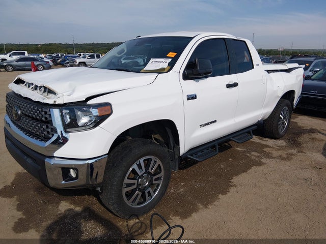 Продажа на аукционе авто 2018 Toyota Tundra Sr5 5.7l V8, vin: 5TFUW5F1XJX707127, номер лота: 45988910