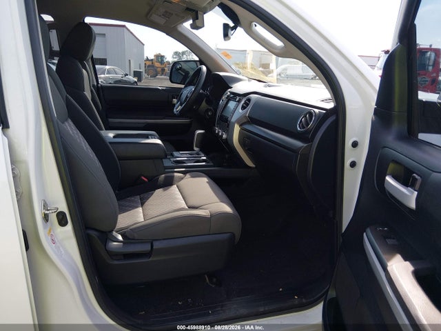 Продажа на аукционе авто 2018 Toyota Tundra Sr5 5.7l V8, vin: 5TFUW5F1XJX707127, номер лота: 45988910