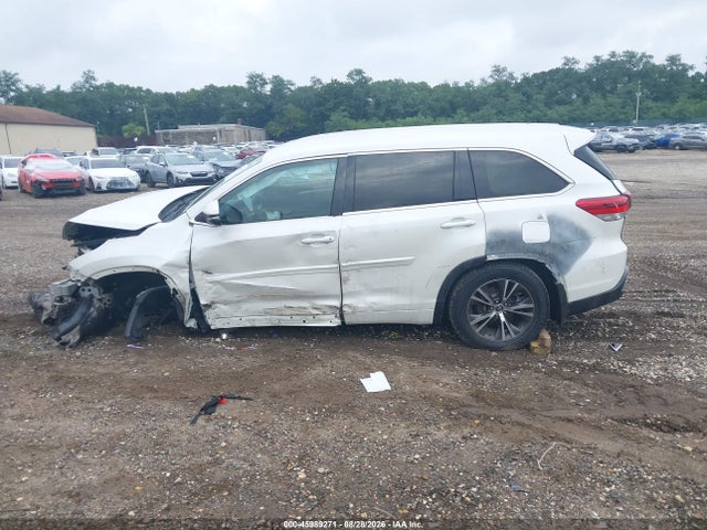 Продаж на аукціоні авто 2018 Toyota Highlander Le, vin: 5TDBZRFH0JS895214, номер лоту: 45989271