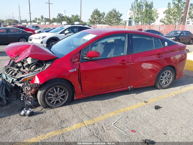 Toyota Prius Prime Plus 2017 JTDKARFP0H3066766 Image 2