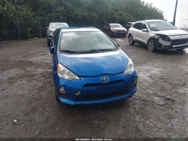Toyota Prius C One 2014 JTDKDTB31E1563985 Image 17