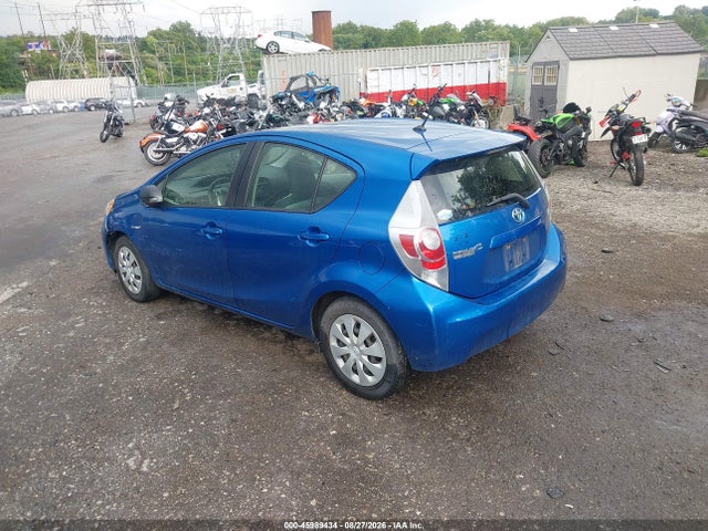 Toyota Prius C One 2014 JTDKDTB31E1563985 Image 3