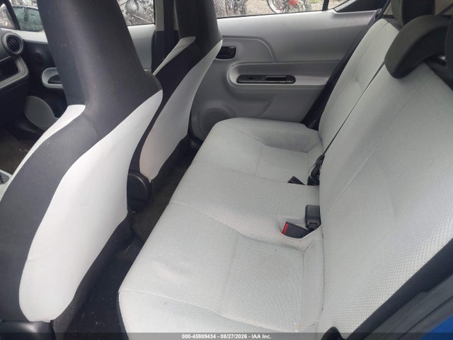Toyota Prius C One 2014 JTDKDTB31E1563985 Image 8