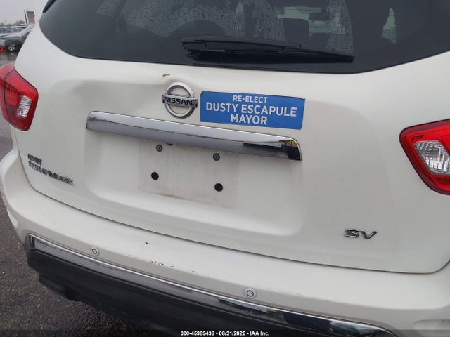 5N1DR2MN1JC668572 Nissan Pathfinder Sv