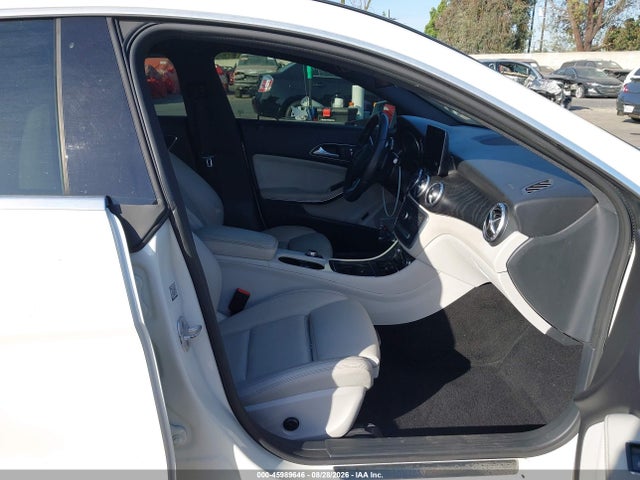 WDDSJ4EB9JN513975 Mercedes-Benz CLA 250