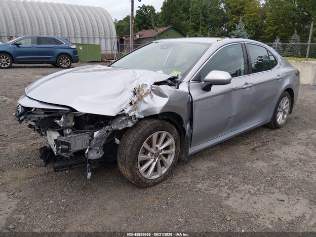 2021 Toyota Camry Le მანქანა იყიდება აუქციონზე, vin: 4T1C11AK4MU554927, აუქციონის ნომერი: 45989669