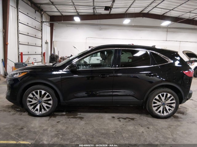 45989751 :رقم المزاد ، 1FMCU9DZ0LUB98005 vin ، 2020 Ford Escape Titanium Hybrid مزاد بيع