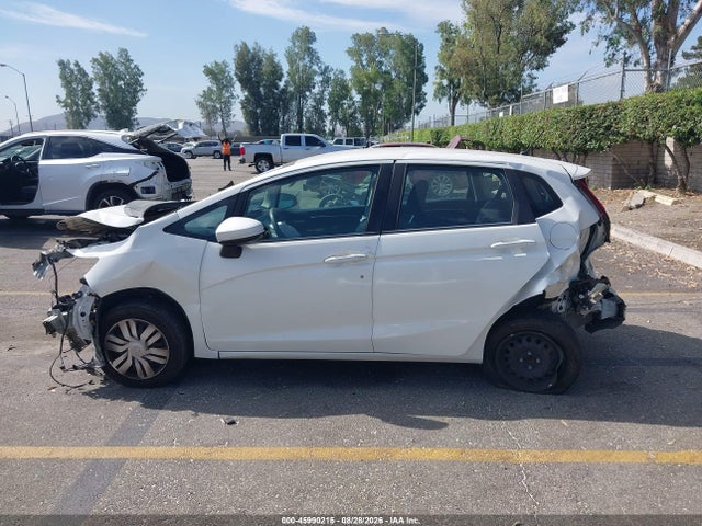Honda FIT LX 2015 3HGGK5H56FM773391 Image 16