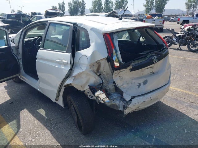 Honda FIT LX 2015 3HGGK5H56FM773391 Image 13