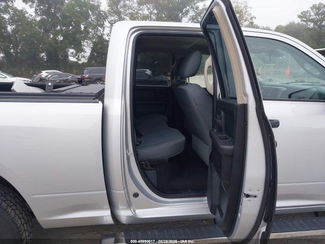 Продаж на аукціоні авто 2018 Ram 1500 Express  4x4 6'4 Box, vin: 1C6RR7FG9JS126574, номер лоту: 45990617
