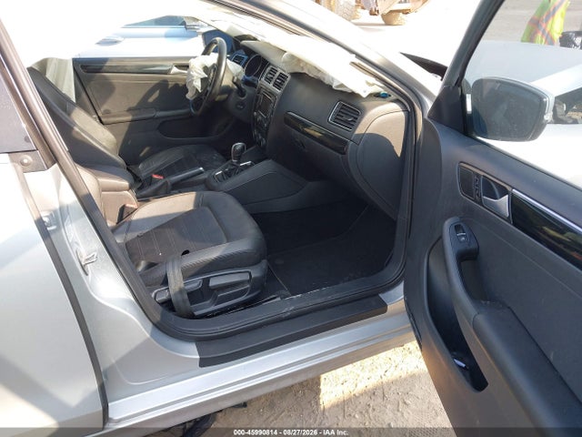 2015 Volkswagen Jetta 1.8t Sel მანქანა იყიდება აუქციონზე, vin: 3VWL17AJ5FM251660, აუქციონის ნომერი: 45990814