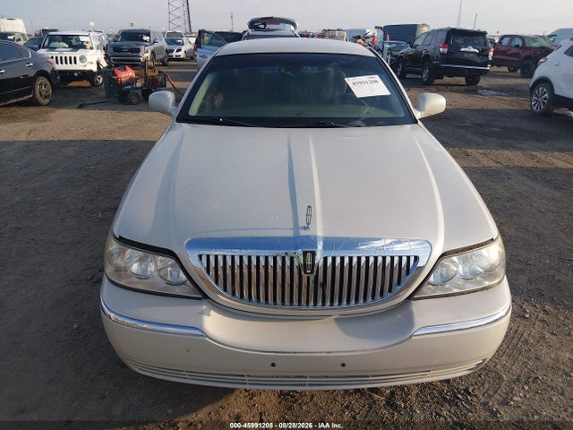 Auction sale of the 2005 Lincoln Town Car Signature Limited, vin: 1LNHM82W75Y664839, lot number: 45991208