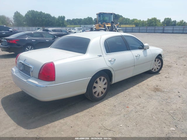Auction sale of the 2005 Lincoln Town Car Signature Limited, vin: 1LNHM82W75Y664839, lot number: 45991208